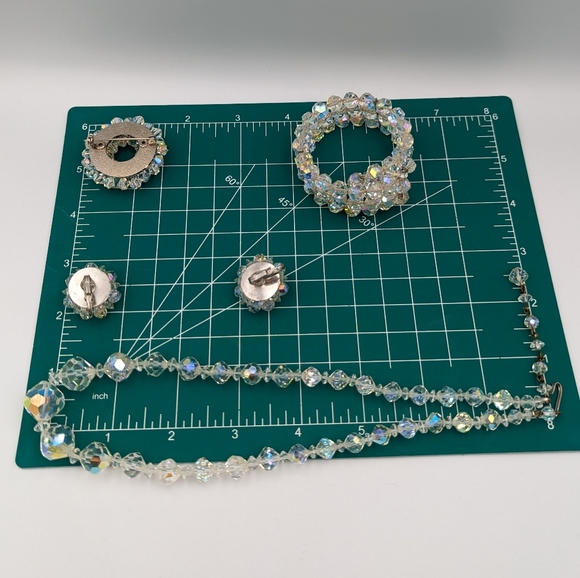 Sparkly Vintage Four piece set of Aurora Borealis Glass Beaded jewelry - Picture 16 of 16